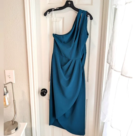 2/$10 Lulu's Hunter Green One Shoulder Midi Dress - Picture 1 of 5